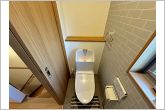 トイレは各階に１つずつあるので、１階と２階を行き来する必要がありません。