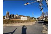 東公園（750m）東公園の南側からの全景です。