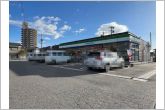 ファミリーマート知立東海道店（500m）ファミリーマート知立東海道店の北側からの全景です。