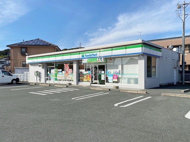 ファミリーマート豊川平尾店（370m）