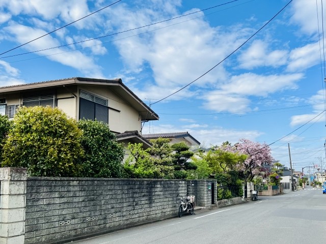 買主は物件価格だけでなく、金利・修繕費・維持費を含めて判断する