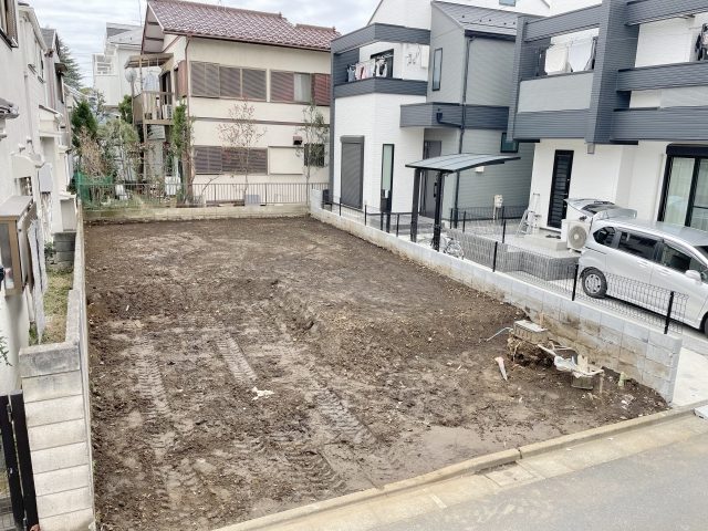 平均面積の変動が年間の平均価格にも影響している