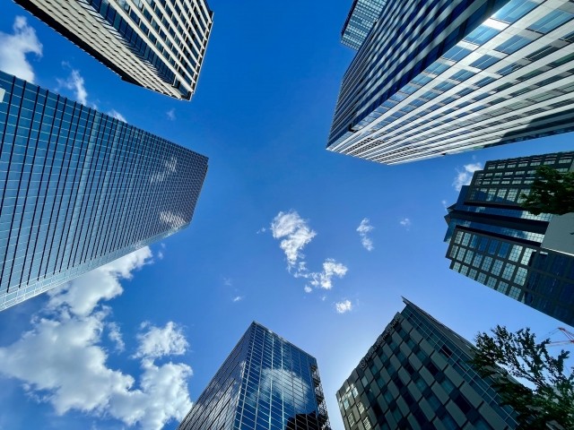 マンション外観と空