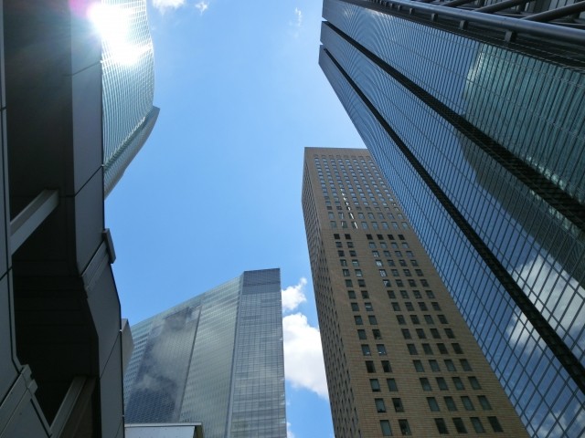 マンション外観と空2