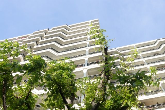 二つの資料とも2,000万~2,999万円が最多で中央値は2,300万円前後に収まった