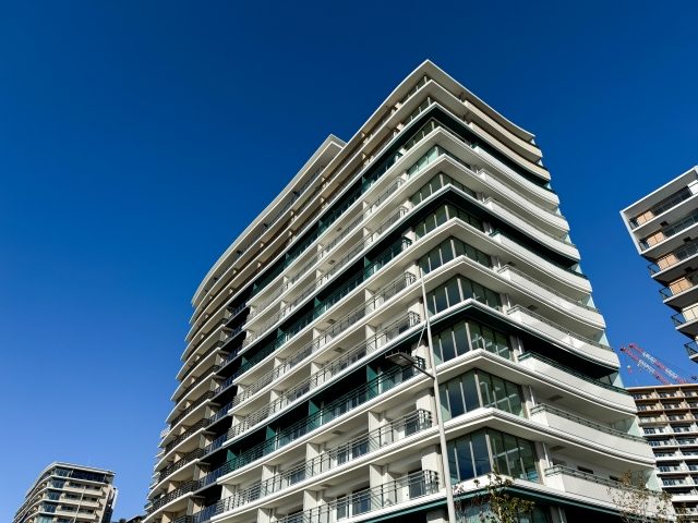 中央値1,300万円台が南区マンションの実需価格を映す