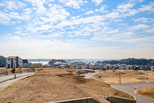 年間平均より中央値を先に見ると港区の住宅用地の姿が見えやすい